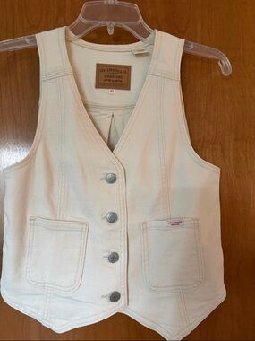 Signature by Levi Strauss Cream Cotton Button Vest